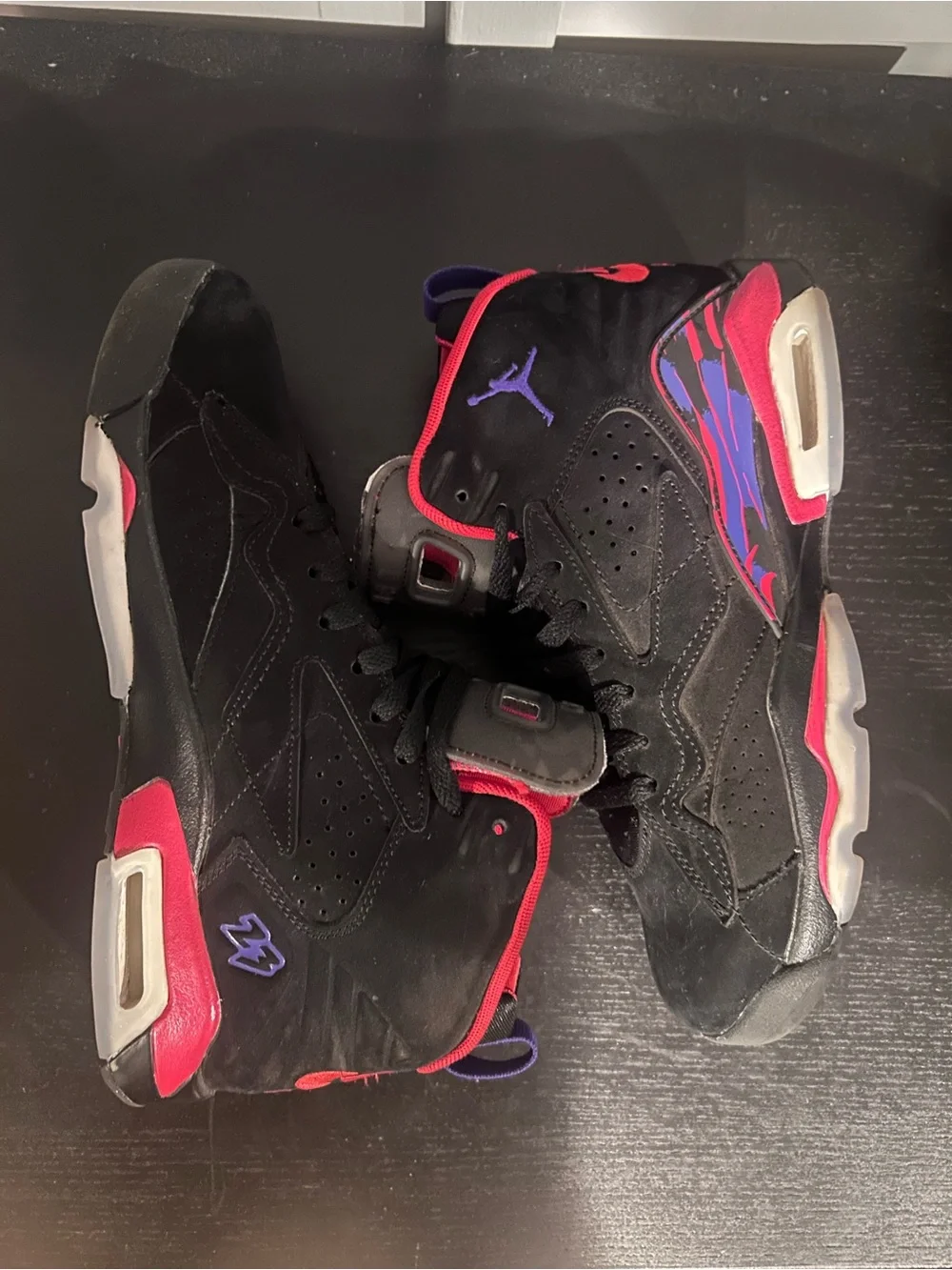 Black Jordan 6s 7Y